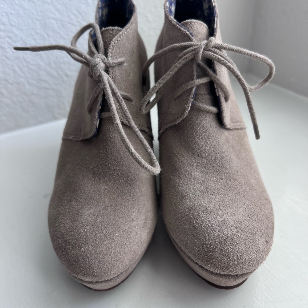 Lucky Brand Taupe Lace Up Boots
